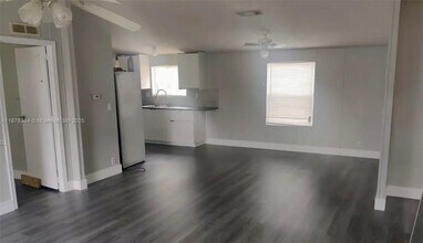 220 NE 12th Ave in Homestead, FL - Building Photo - Building Photo