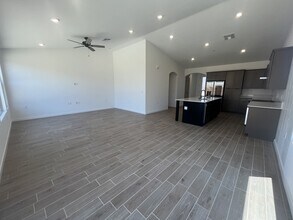 7319 Olive Wood Dr in Bakersfield, CA - Building Photo - Building Photo