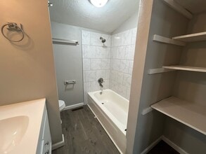 961 Old Hickory Blvd in Jackson, TN - Foto de edificio - Building Photo