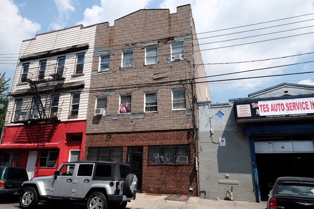 871 Liberty Ave in Brooklyn, NY - Building Photo