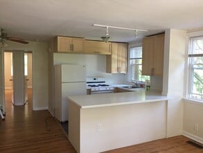 7006 Boyer St, Unit 1st Floor in Philadelphia, PA - Building Photo - Building Photo