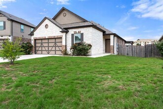 633 Weizenbock Ln in Austin, TX - Building Photo - Building Photo