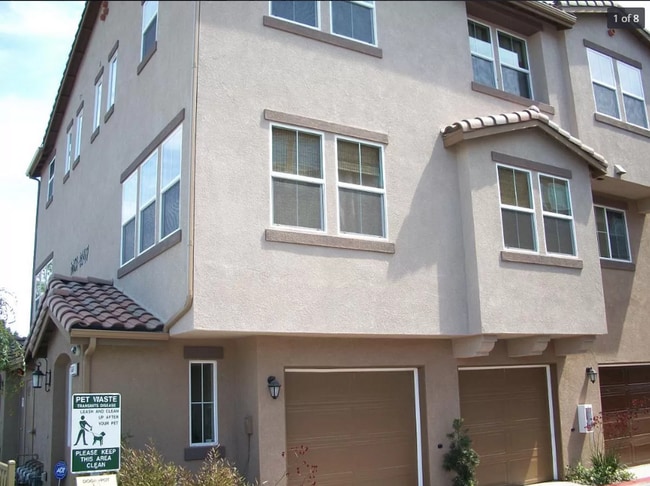 1605 Waterlily Way in San Marcos, CA - Building Photo - Building Photo