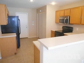 1116 W Villa Maria Dr in Phoenix, AZ - Foto de edificio - Building Photo