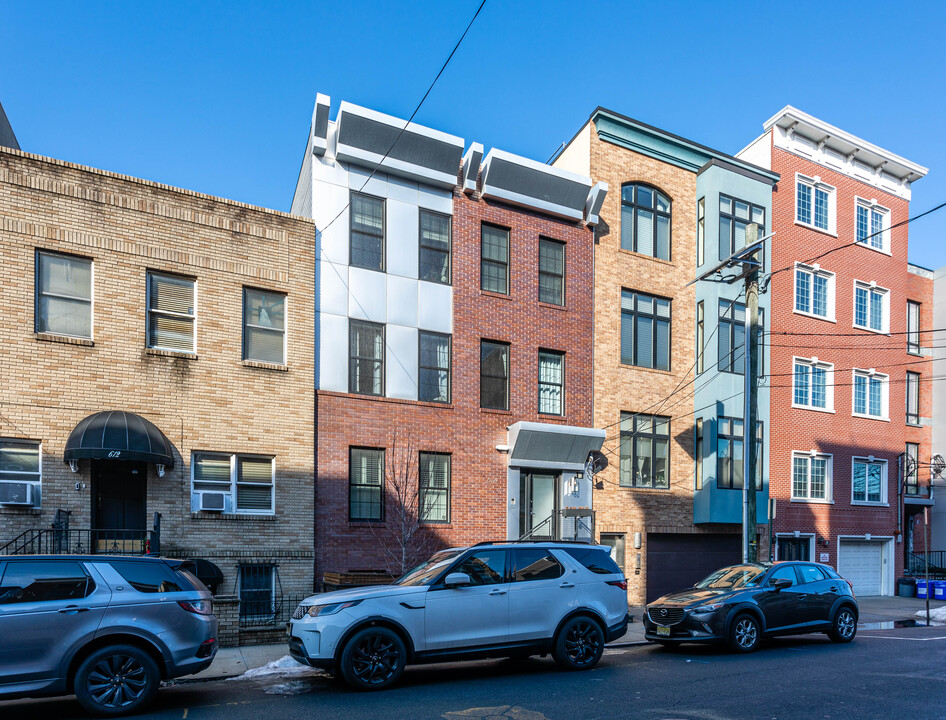 614 Monroe St in Hoboken, NJ - Foto de edificio