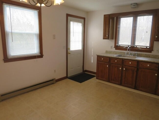 16 Lynch Rd, Unit A in Wales, MA - Building Photo - Building Photo