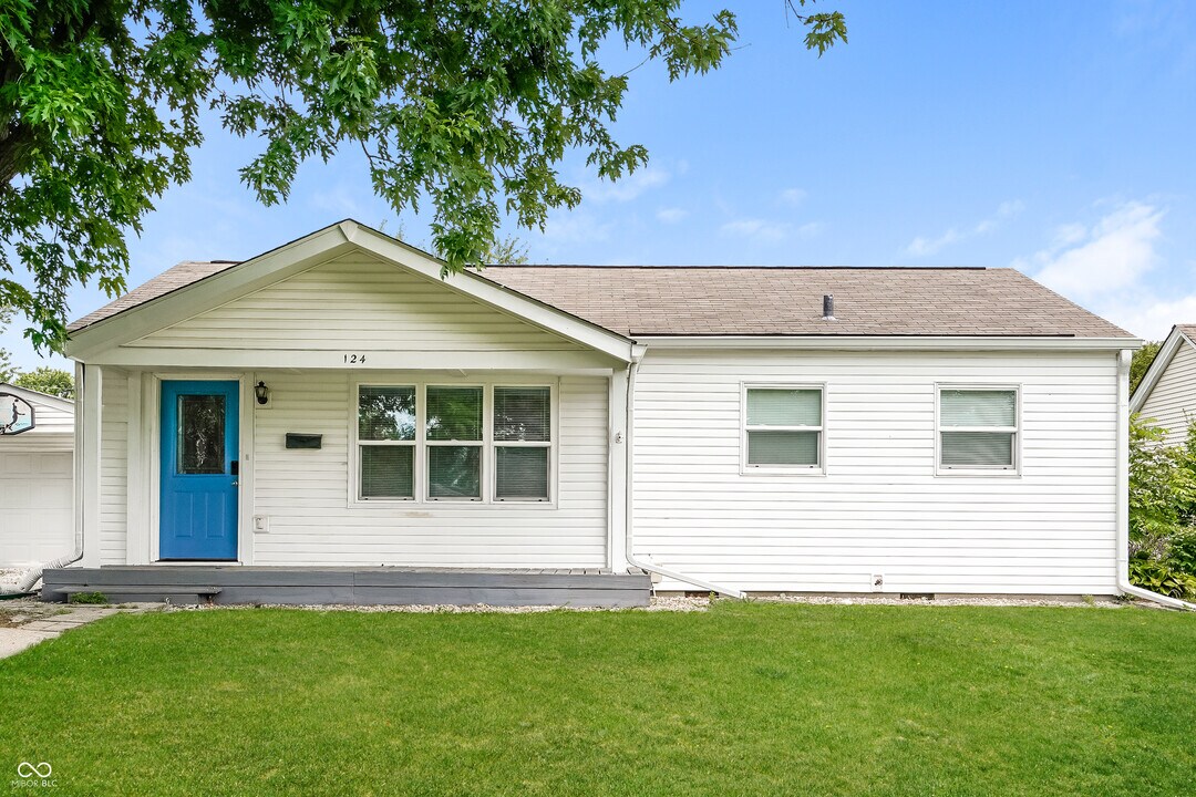 124 Rose Ln in Greenwood, IN - Building Photo