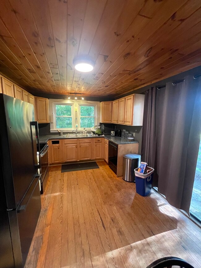 204 Watauga Dr in Boone, NC - Foto de edificio - Building Photo