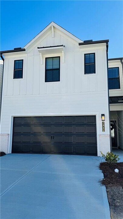 7312 Mulberry Trace Ln in Flowery Branch, GA - Building Photo