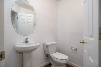 Morgan Manor Apartments in Ceres, CA - Foto de edificio - Building Photo