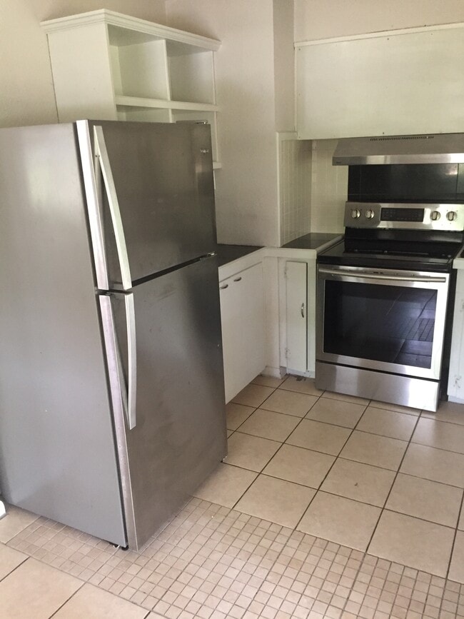 property at 1100 Glenwood Dr