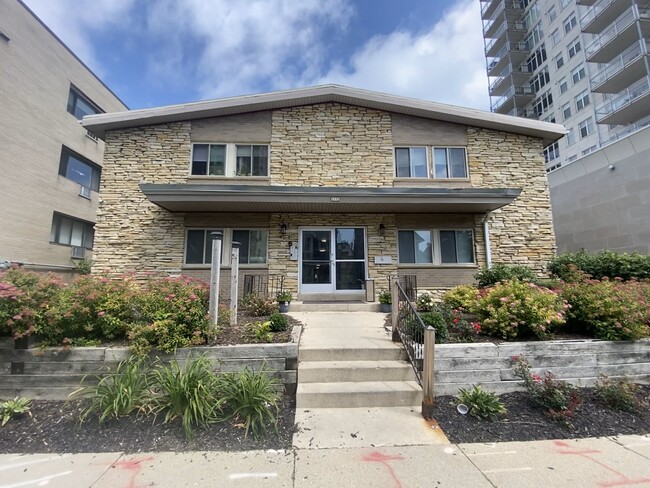 1112 Knapp in Milwaukee, WI - Building Photo - Building Photo