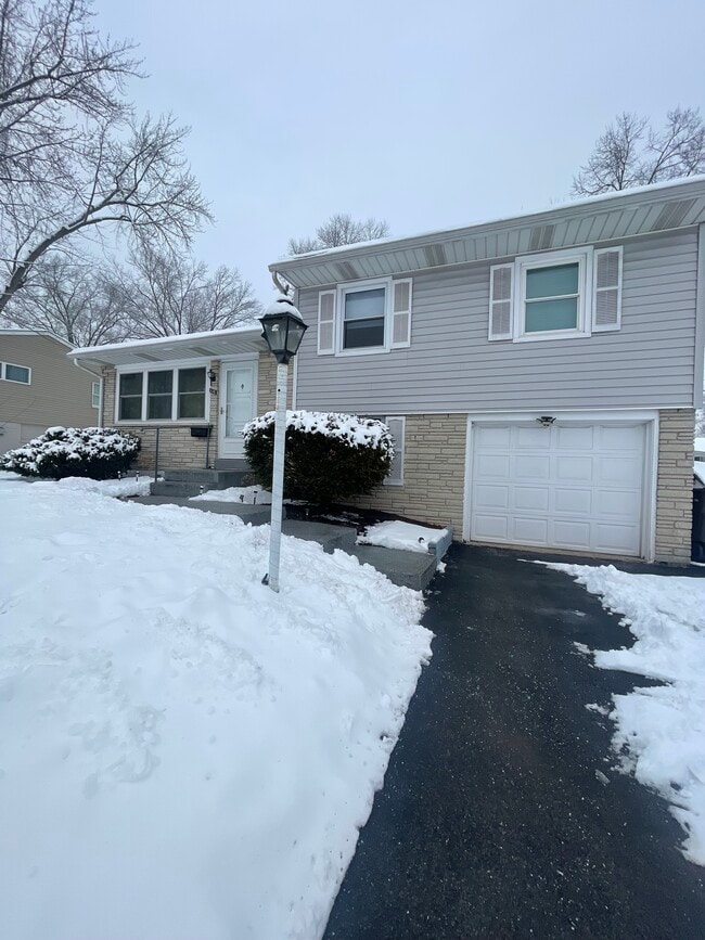 117 Briarwood Dr in Douglassville, PA - Building Photo - Building Photo