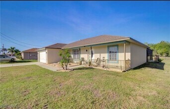 836 Woodridge Cir in Ft. Myers, FL - Building Photo - Building Photo