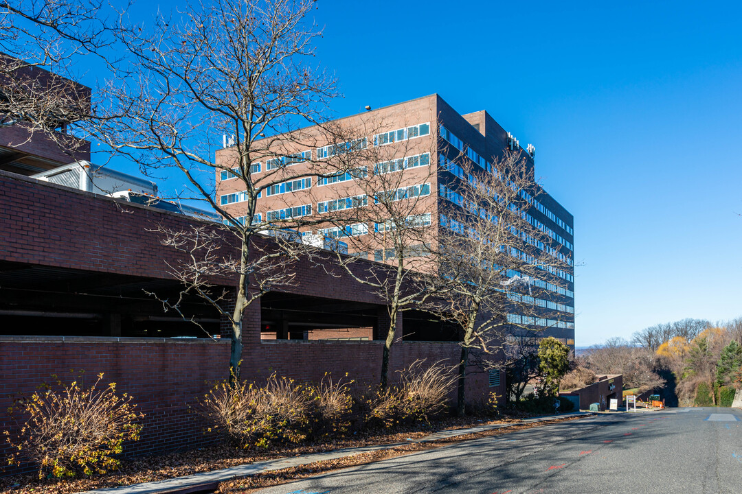 Floor 6-9 Apartments in Fort Lee, NJ - Building Photo