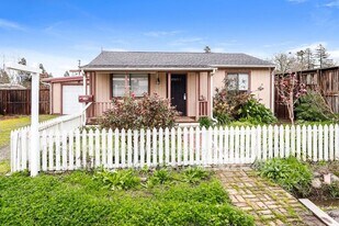 1426 Olive St in Santa Rosa, CA - Building Photo