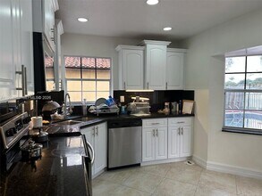 20030 NW 83rd Ct in Hialeah, FL - Foto de edificio - Building Photo