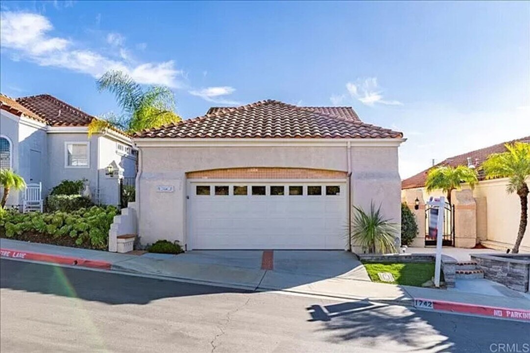 1742 Hermosita Dr in San Marcos, CA - Building Photo