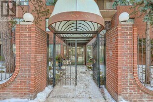 485 Kingston Rd in Toronto, ON - Building Photo
