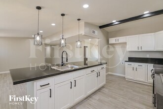 9240 E Dolores St in Tucson, AZ - Foto de edificio - Building Photo