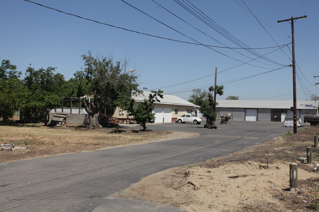 5321-5351 Yosemite Blvd in Modesto, CA - Building Photo - Building Photo