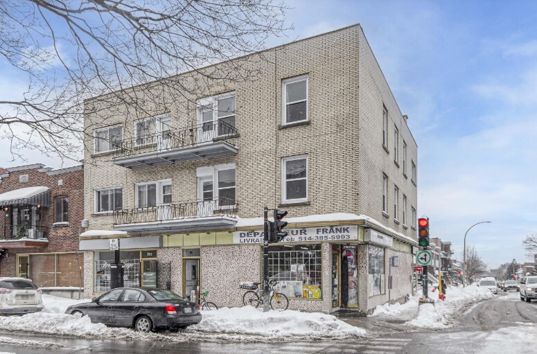 8250-8254 Saint-Hubert Rue in Montréal, QC - Building Photo