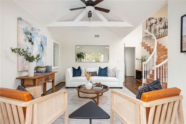 509 Goldenrod Ave, Unit A Front in Corona Del Mar, CA - Foto de edificio - Building Photo