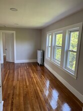 476 Liberty St, Unit Apt 2 in Rockland, MA - Foto de edificio - Building Photo