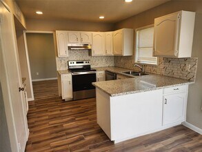10146 Horseshoe Bend Dr in Houston, TX - Building Photo - Building Photo