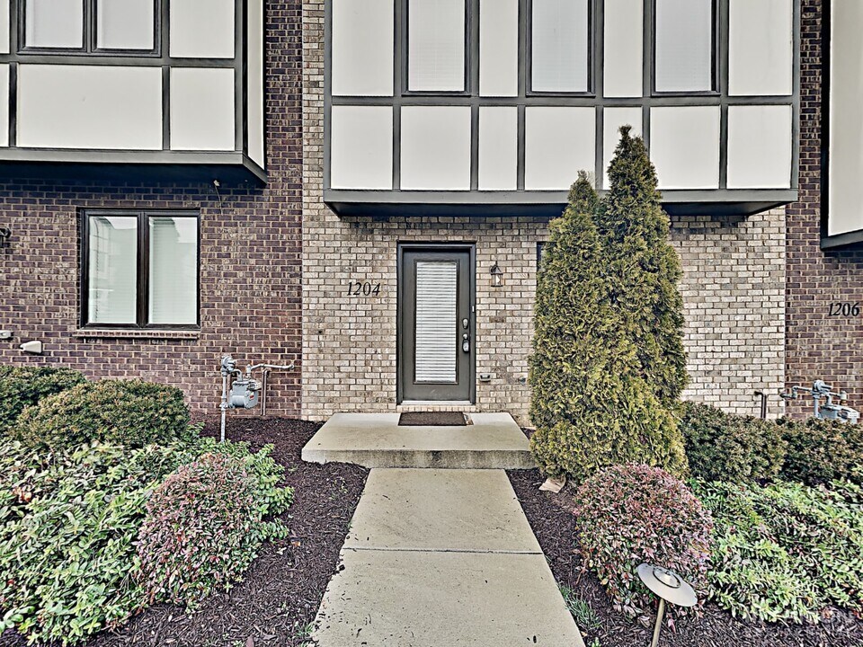1204 Hillwood Private Cove in Nashville, TN - Building Photo