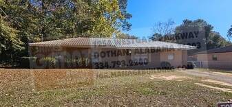 2404 Scott Rd in Dothan, AL - Building Photo