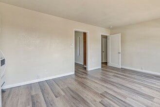 422 E Beach St in Watsonville, CA - Foto de edificio - Building Photo