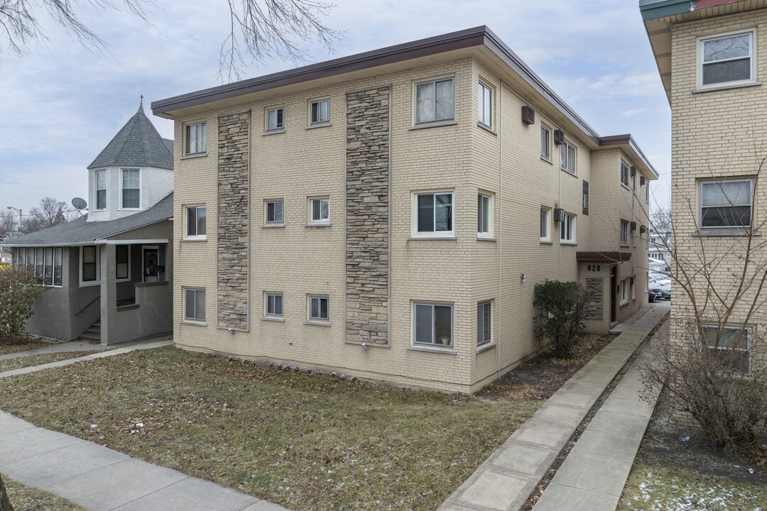 820-828 N Austin Blvd in Oak Park, IL - Building Photo