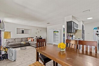 9611 Teasdale Terrace in Austin, TX - Building Photo - Building Photo