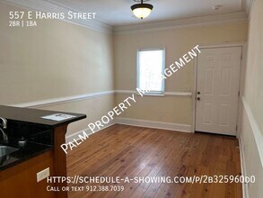 557 E Harris St in Savannah, GA - Foto de edificio - Building Photo