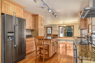 10 Fernwood Rd in Westport, CT - Building Photo - Building Photo
