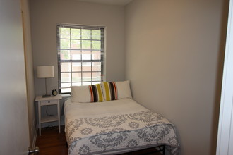 3104 W Sunnyside Ave, Unit 3R in Chicago, IL - Building Photo - Building Photo