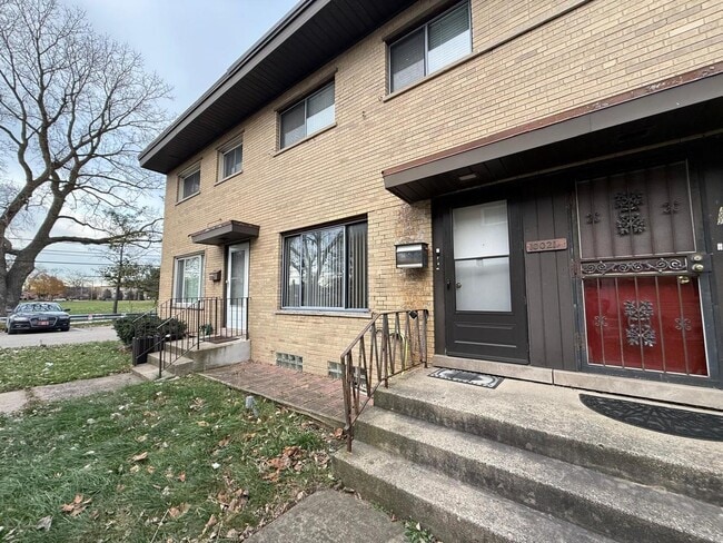 10021 Frontage Rd in Skokie, IL - Building Photo - Building Photo