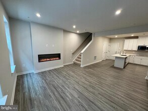 1307 Styron St in Manassas Park, VA - Foto de edificio - Building Photo