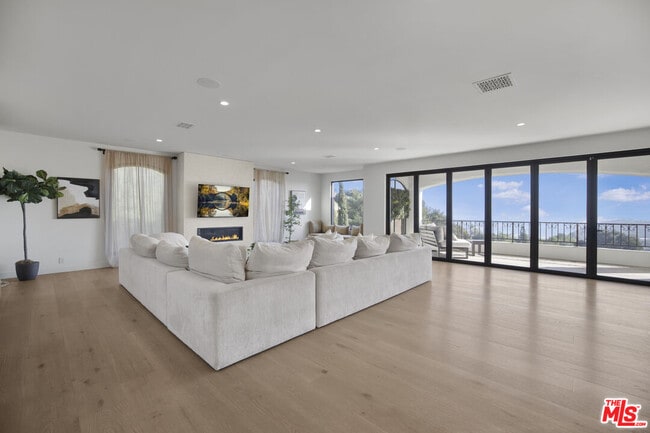 7212 Mulholland Dr in Los Angeles, CA - Building Photo - Building Photo