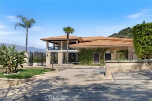 540 Haverstock Rd in La Cañada Flintridge, CA - Building Photo