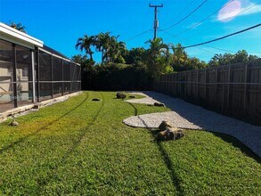 6420 Miller Dr in Miami, FL - Building Photo - Building Photo