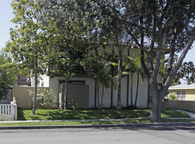 120 W Stueckle Ave in Anaheim, CA - Building Photo - Building Photo