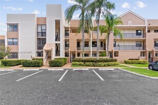 7338 Fairfax Dr in Tamarac, FL - Building Photo