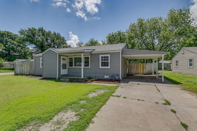 233 S Lamar Ave in Haysville, KS - Building Photo - Building Photo