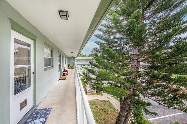1433 S Belcher Rd in Clearwater, FL - Building Photo - Building Photo