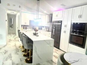 9411 N Rome Cir in Tampa, FL - Building Photo - Building Photo