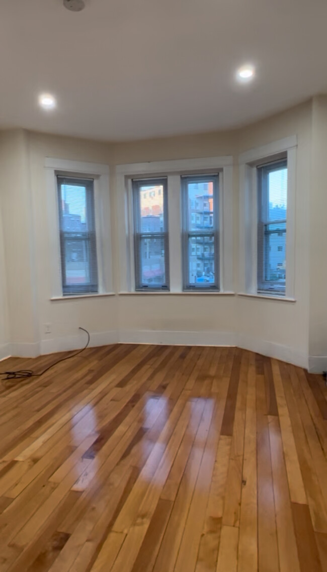 215 Harvard Ave, Unit 5 in Boston, MA - Building Photo - Building Photo