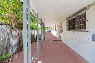 361 E 39th St in Hialeah, FL - Building Photo - Building Photo
