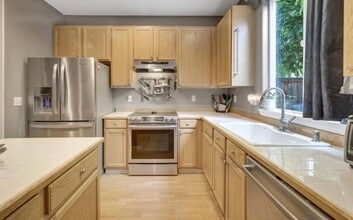 887 SW 198th Pl in Oregon City, OR - Building Photo - Building Photo